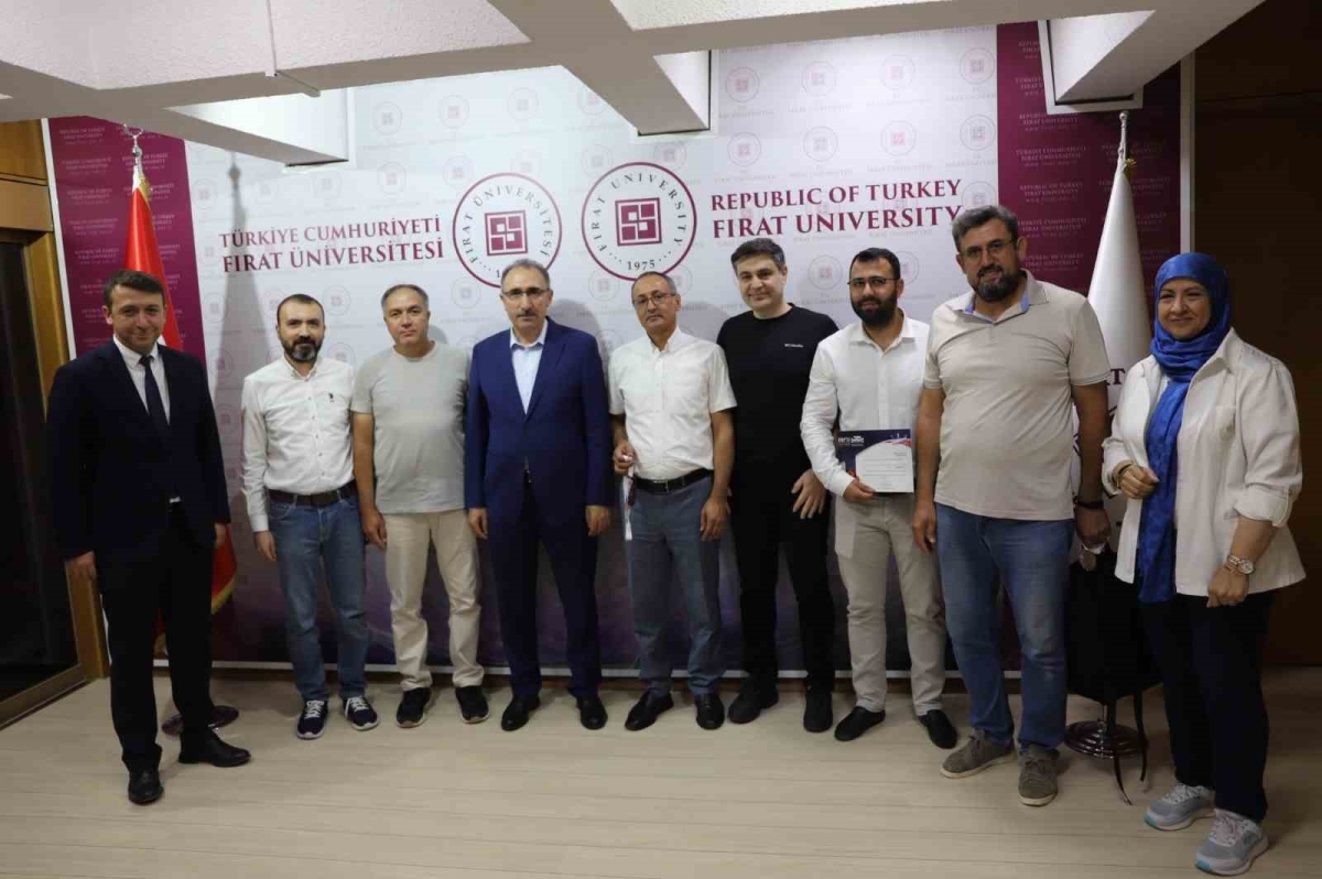 Rektör Göktaş başaralı akademisyenleri ödüllendirdi
