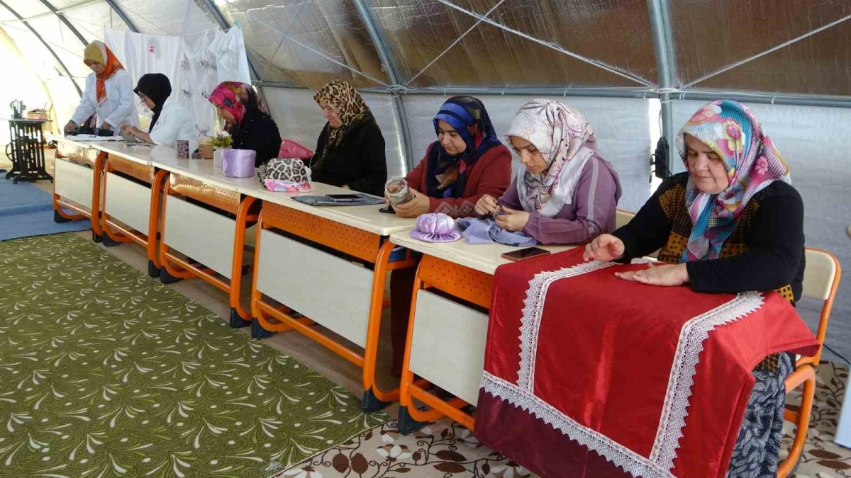 Depremzede kadınlar kooperatif çatısında yeniden üretime başladı
