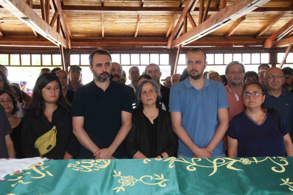 Kandıra Cezaevi’nde tutuklu bulunan Kışanak, ablasının cenaze törenine katıldı
