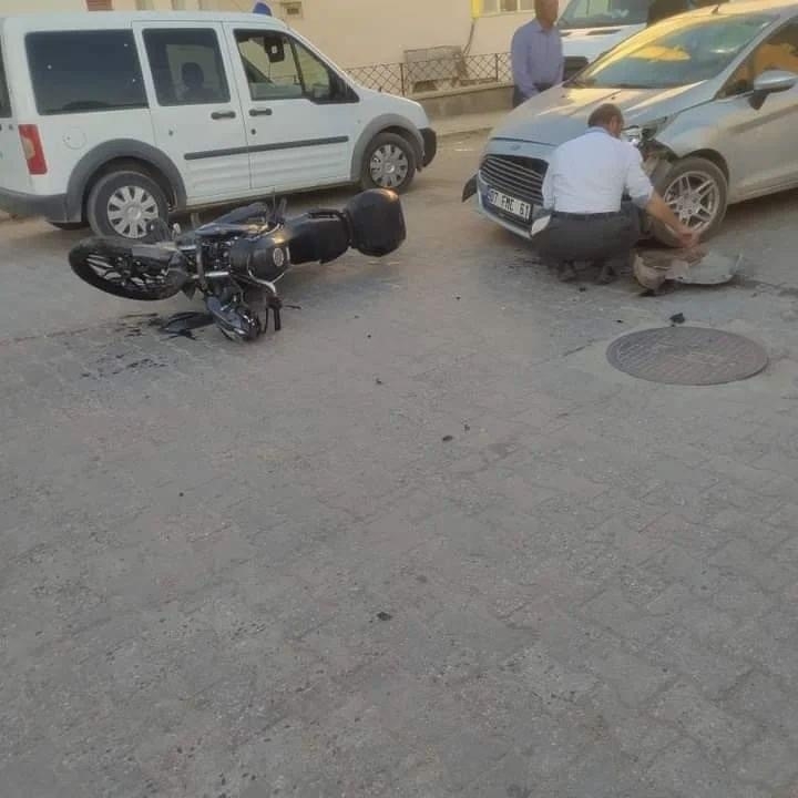 Elazığ’da hafif ticari araç ile motosiklet çarpıştı :1 yaralı
