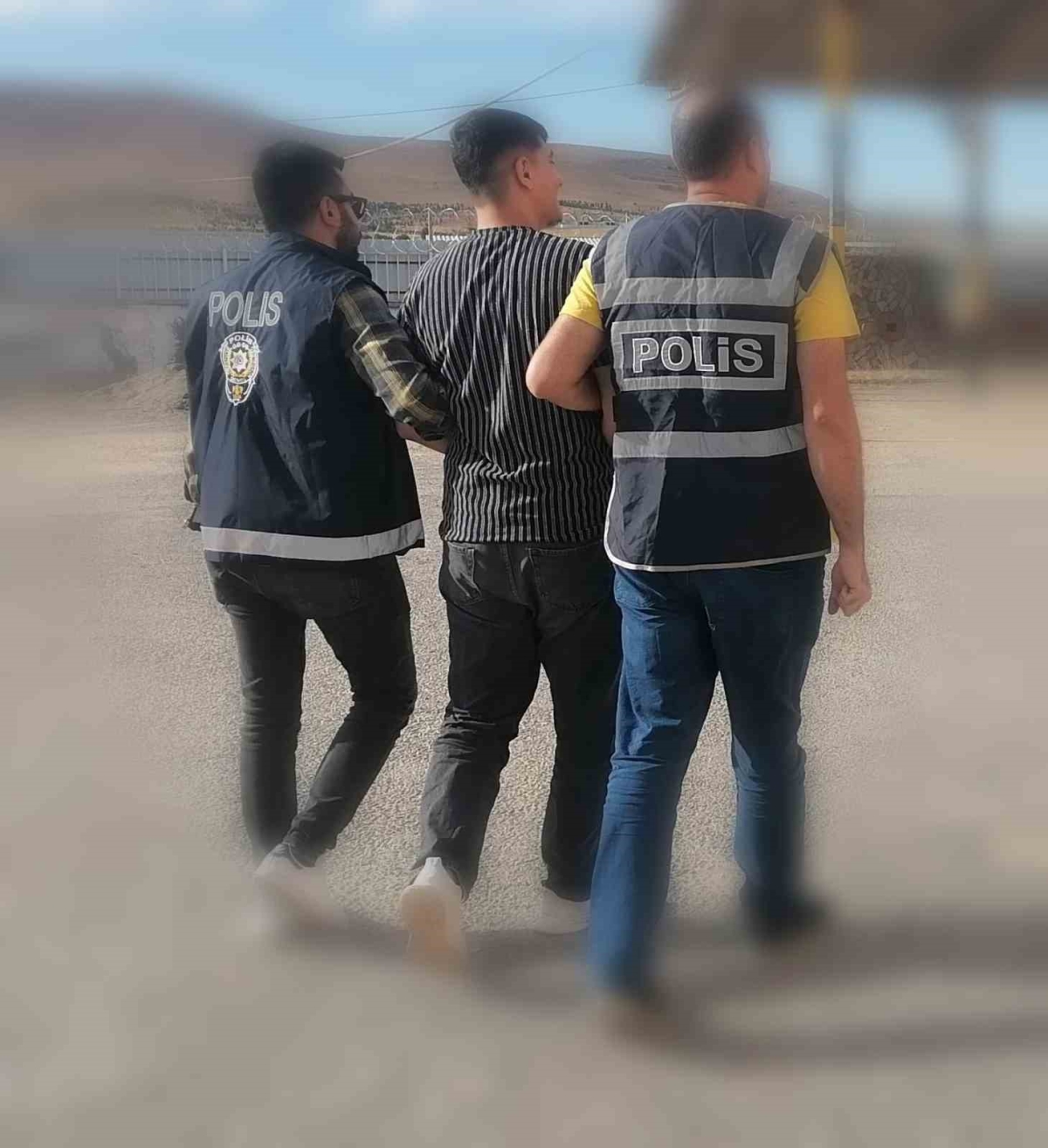Elazığ’da asayiş uygulaması: 13 yıl kesinleşmiş hapis cezası bulunan şahıs yakalandı
