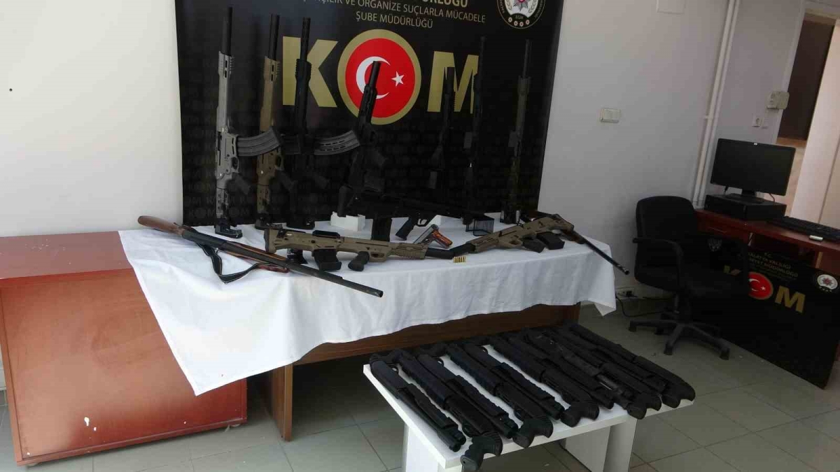 Malatya’da silah ve kaçakçılık operasyonu: 5 gözaltı
