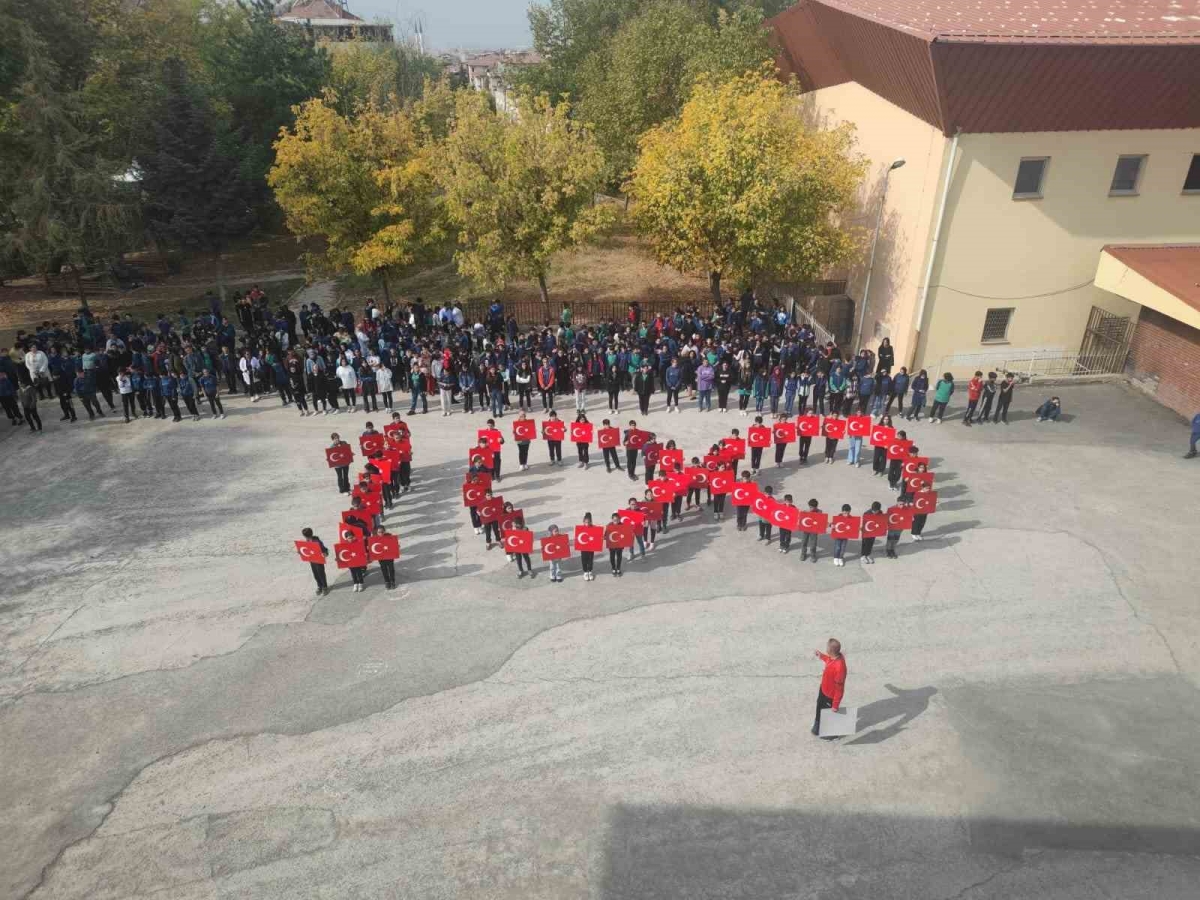 Malatya’da öğrencilerden Cumhuriyet’in 100. yılına özel koreografi
