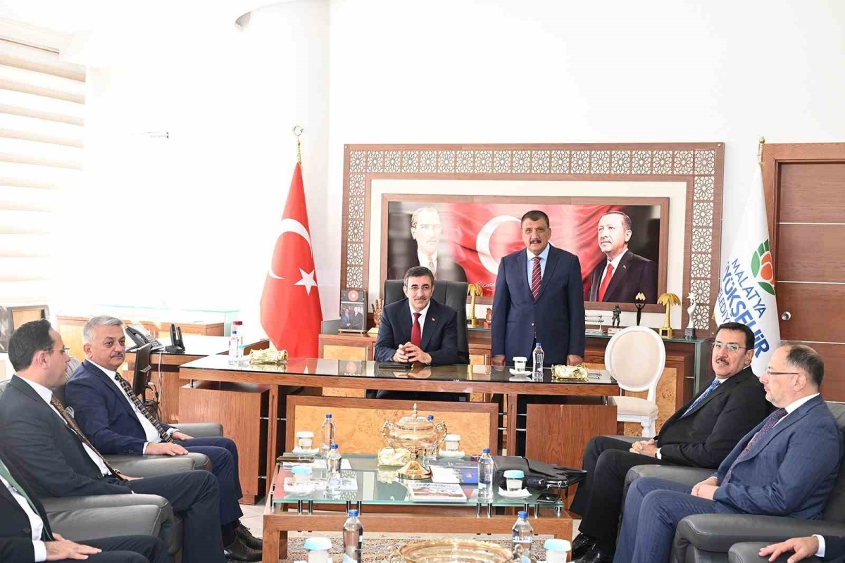 Cumhurbaşkanı Yardımcısı Cevdet Yılmaz’dan Başkan Gürkan’a övgü
