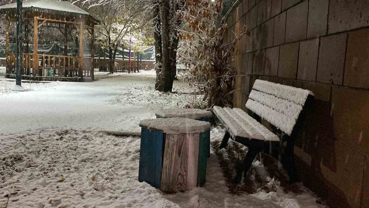 Karlıova’da beklenen kar yağışı başladı
