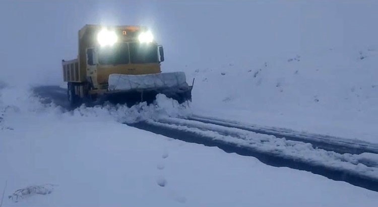 Elazığ’da karla mücadele çalışmaları sürüyor
