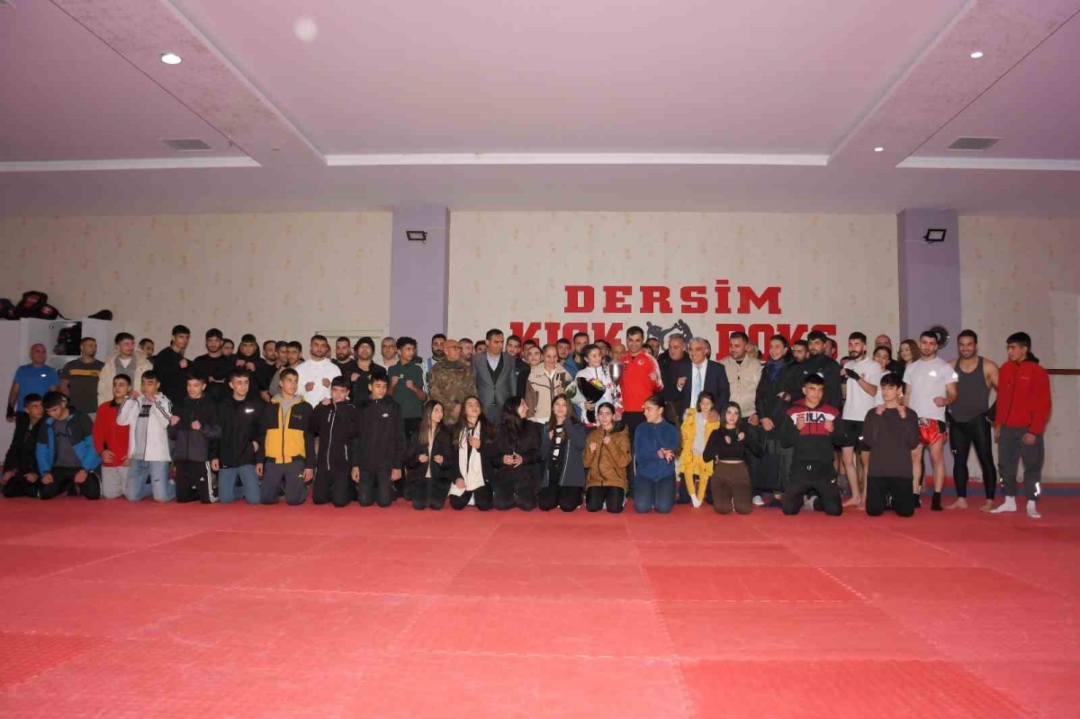 Tuncelili dünya şampiyonu sporcu memleketinde coşkuyla karşılandı
