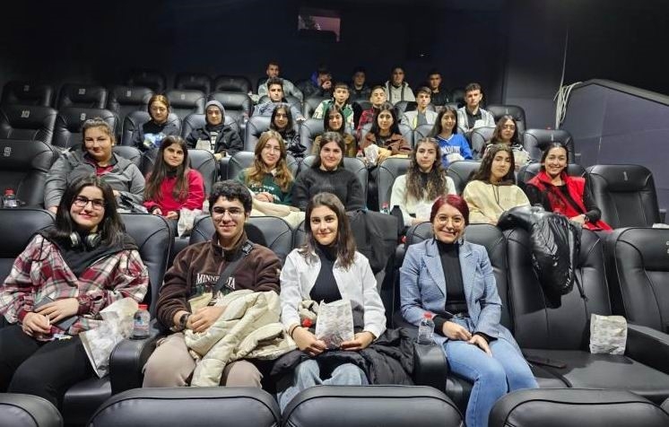 Bingöl emniyetinden öğrencilere sinema etkinliği
