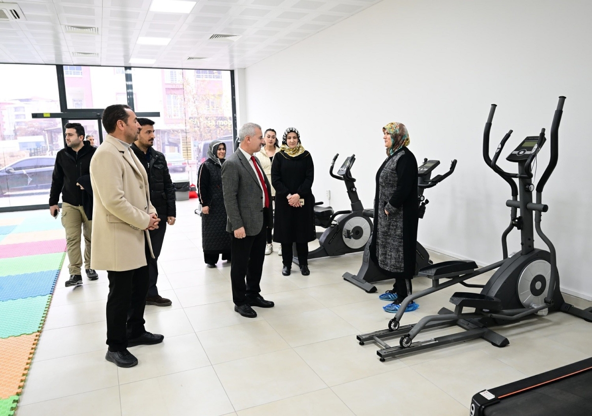 Başkan Çınar, Yeşiltepe Aile Danışmanlık ve Spor Merkezi’ni inceledi
