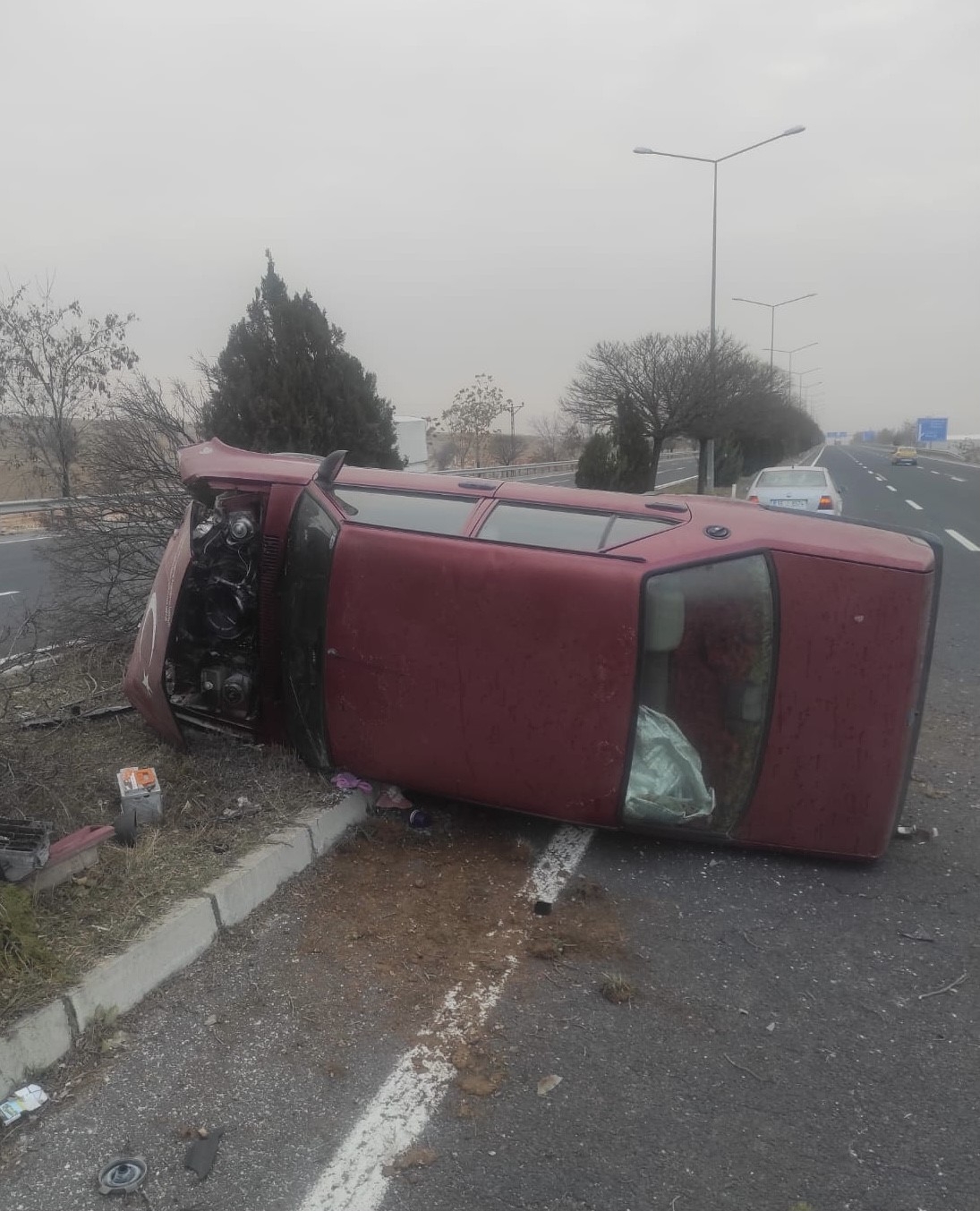 Elazığ’da otomobil yan yattı: 4 yaralı
