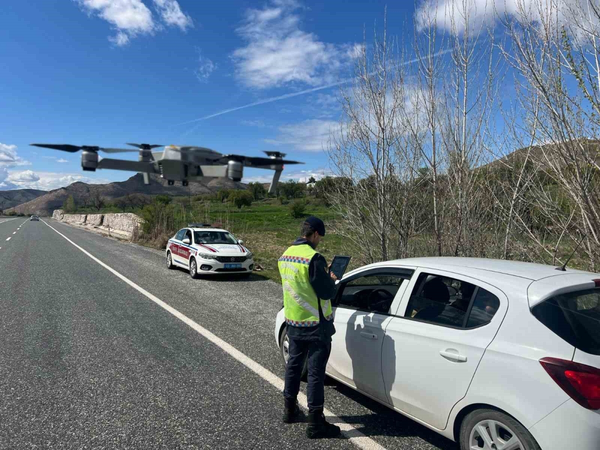 Jandarmadan dronlu trafik denetimi
