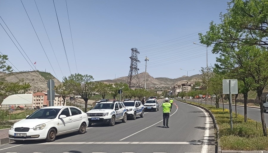Hakkari’de drone ile trafik denetimi

