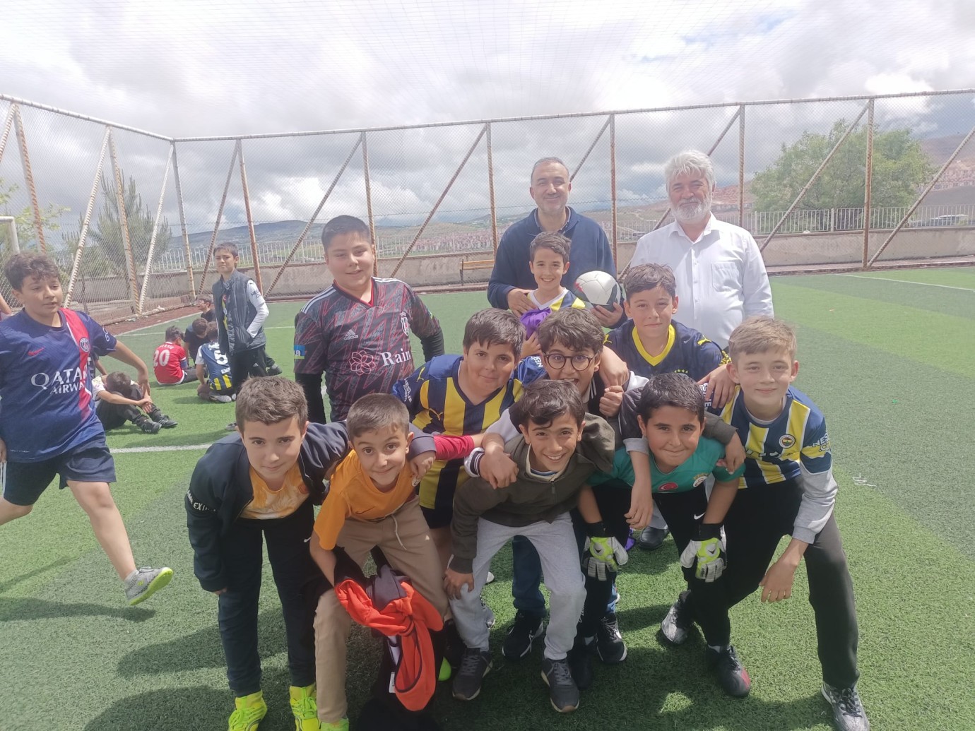 Cumhuriyet Ortaokulu Geleneksel Futbol Turnuvası başladı