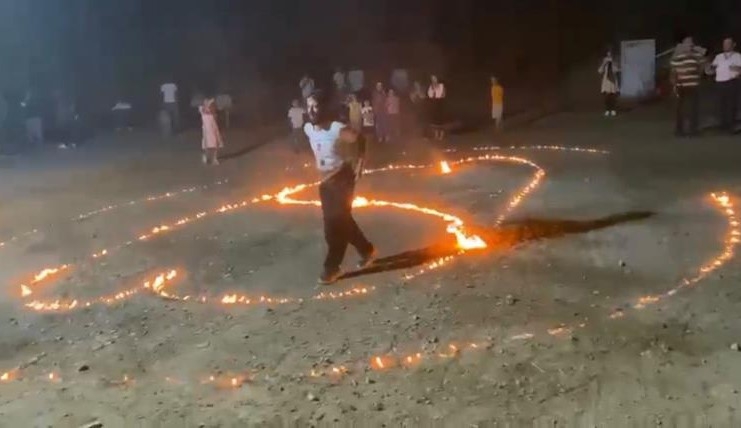 Elazığ’da çılgın davulcudan ateşli şov

