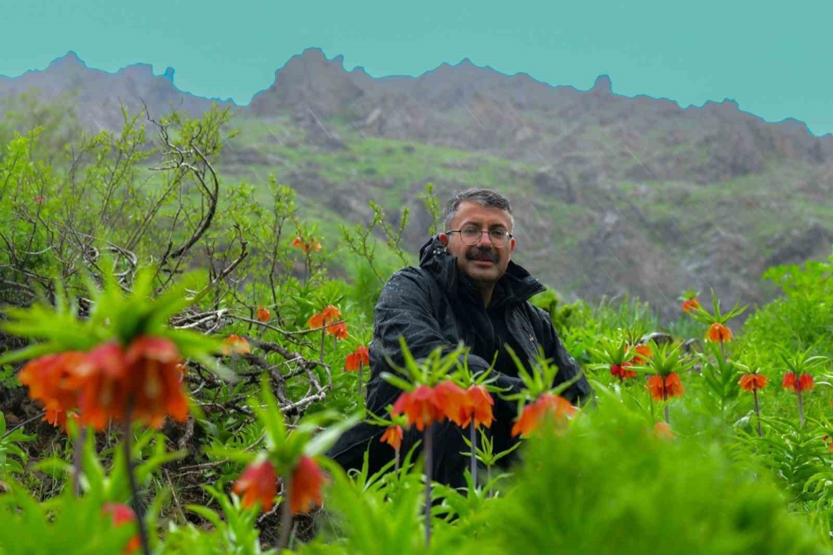 Vali Çelik ters laleleri inceledi
