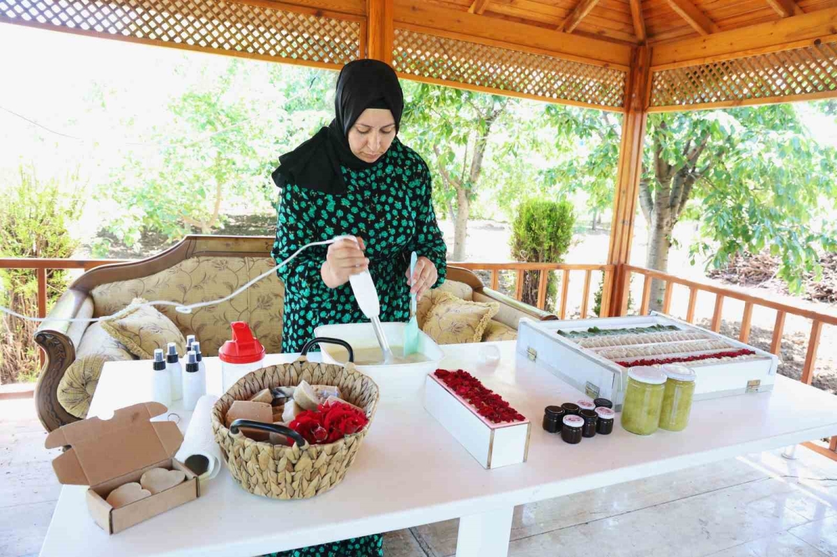 Hobi olarak başladı şimdi 45 çeşit sabun üretiyor
