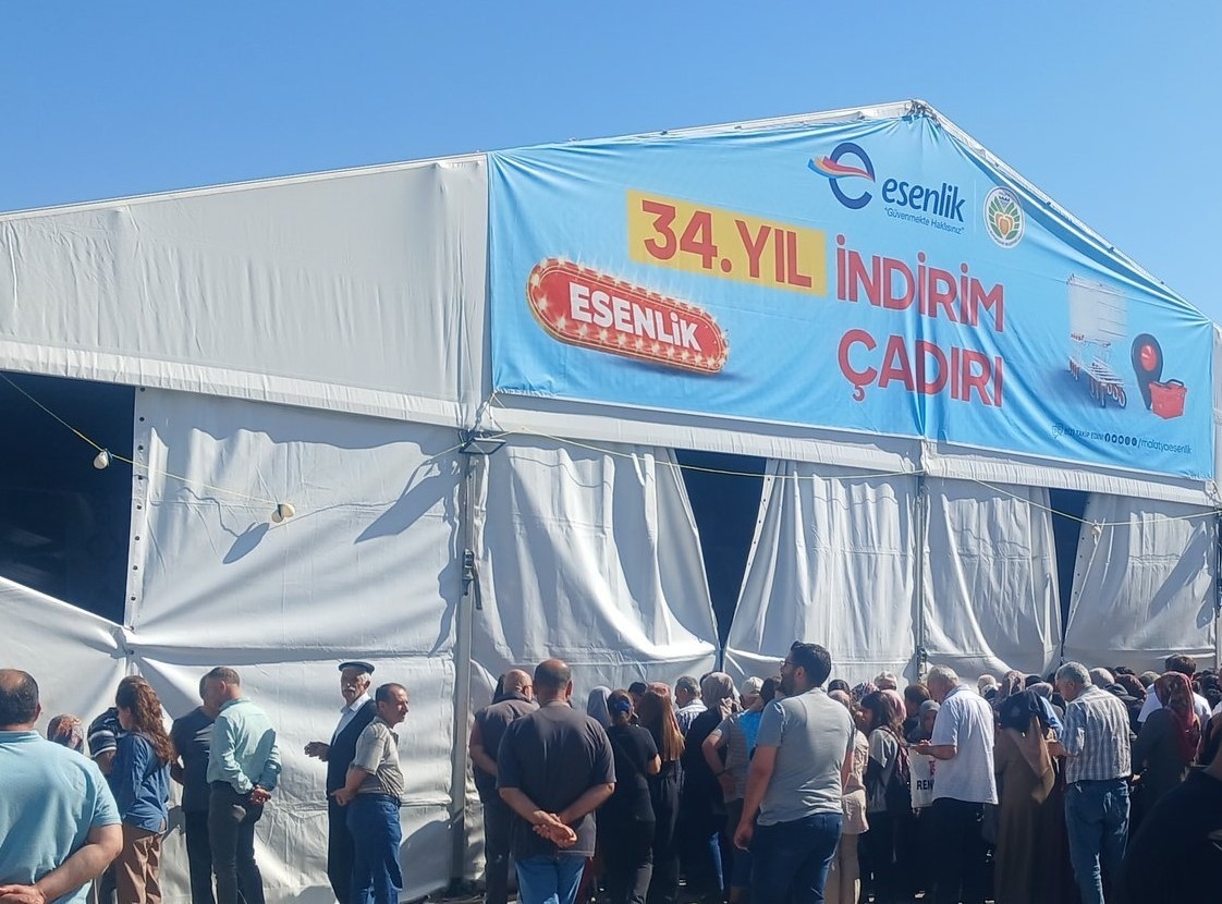 Büyükşehir Esenlik Markerler esnafı mağdur etti
