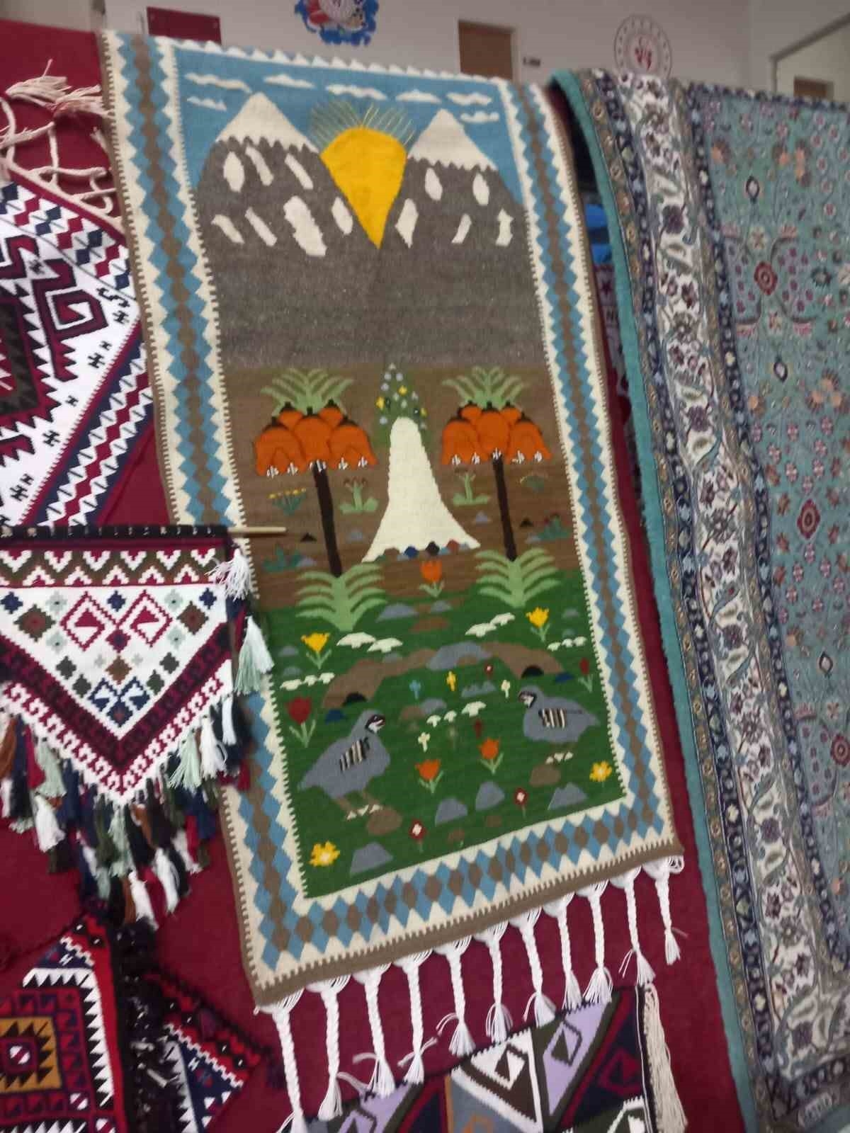 Hakkari’nin doğal güzellikleri kilime işlendi
