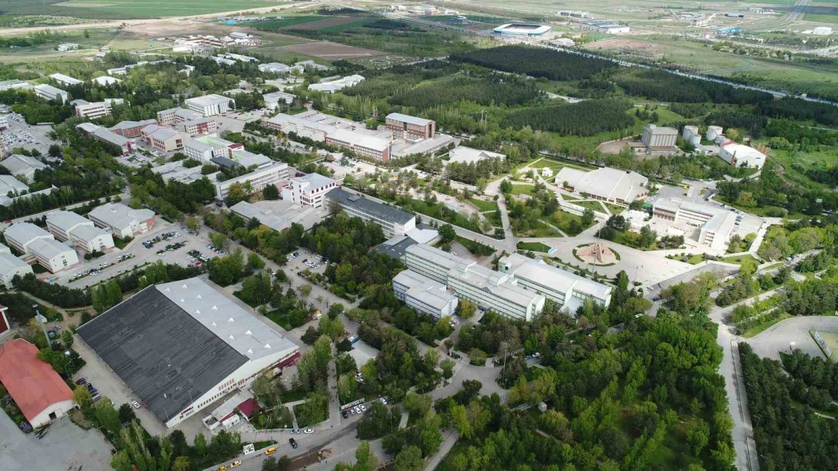 Atatürk Üniversitesi, 14 alanda dünya sıralamasında yer aldı
