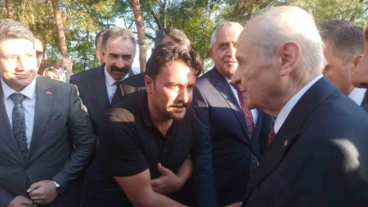 MHP Lideri Bahçeli Ahlat’ta partililerle bir araya geldi
