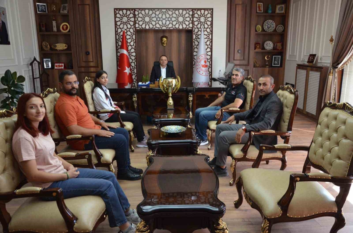 Dünya şampiyonundan Kaymakam Demir’e ziyaret
