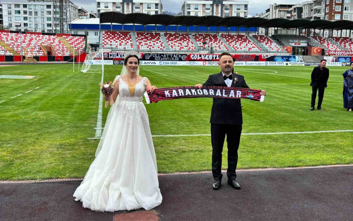 Vanlı kadın hakem bu kez maç için değil nikah için düdük çaldı
