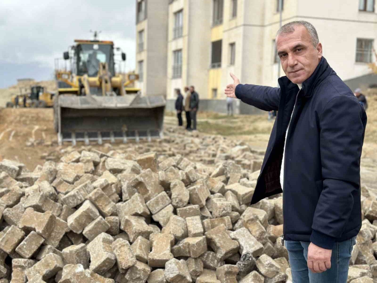 Yüksekova’daki TOKİ yolu onarılmaya başlandı
