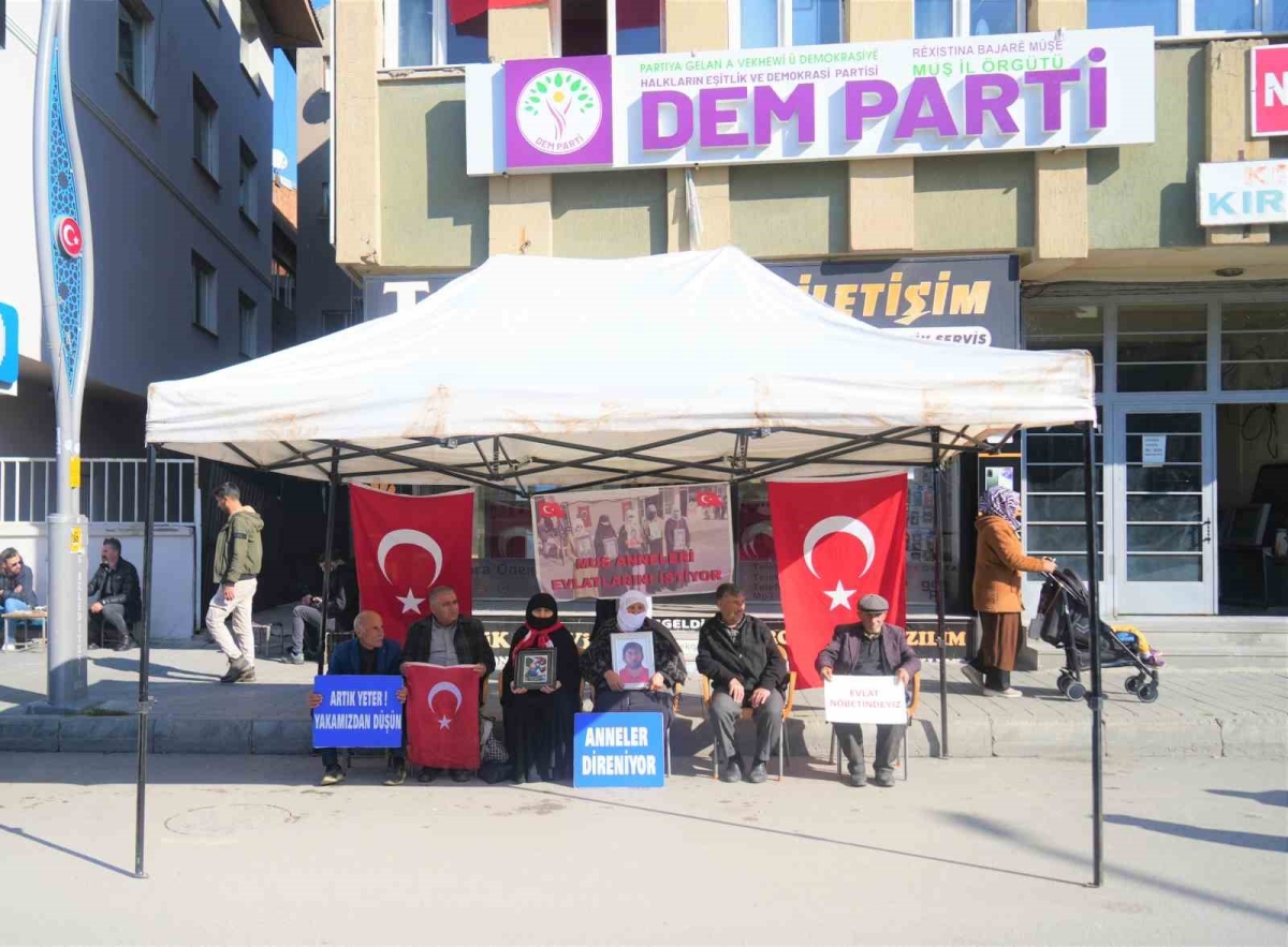 Evlat nöbetindeki baba: “Bahçeli’yi yürekten kutluyorum”
