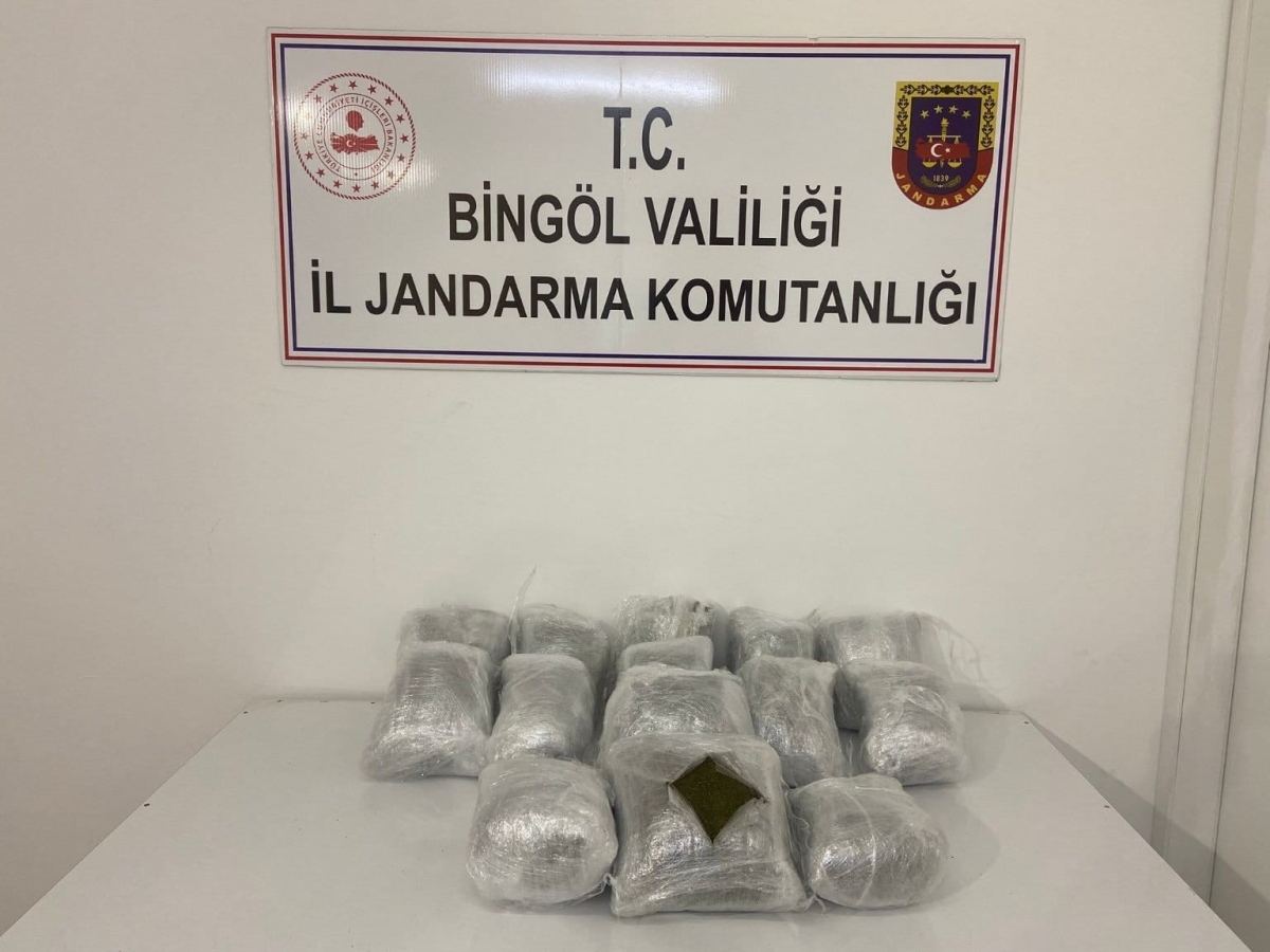 Bingöl’de 20 kilo esrar ele ele geçirildi
