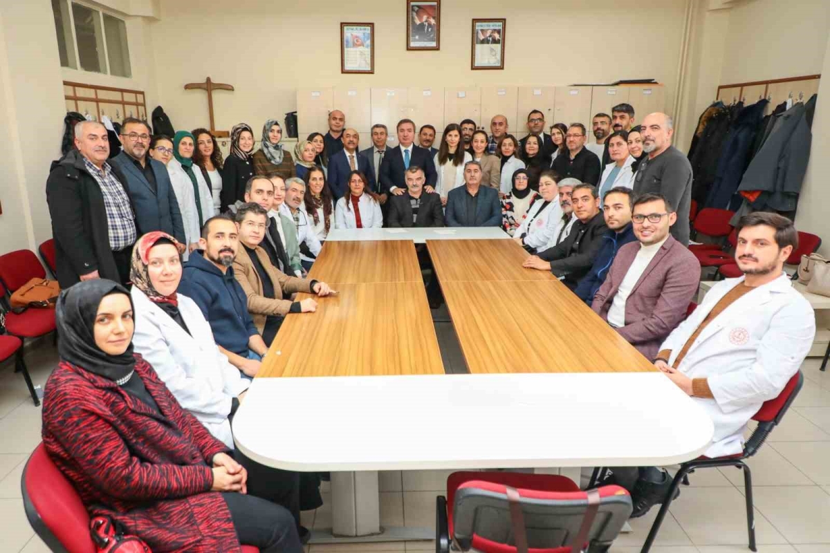 Vali Aydoğdu, öğretmenlerle bir araya geldi
