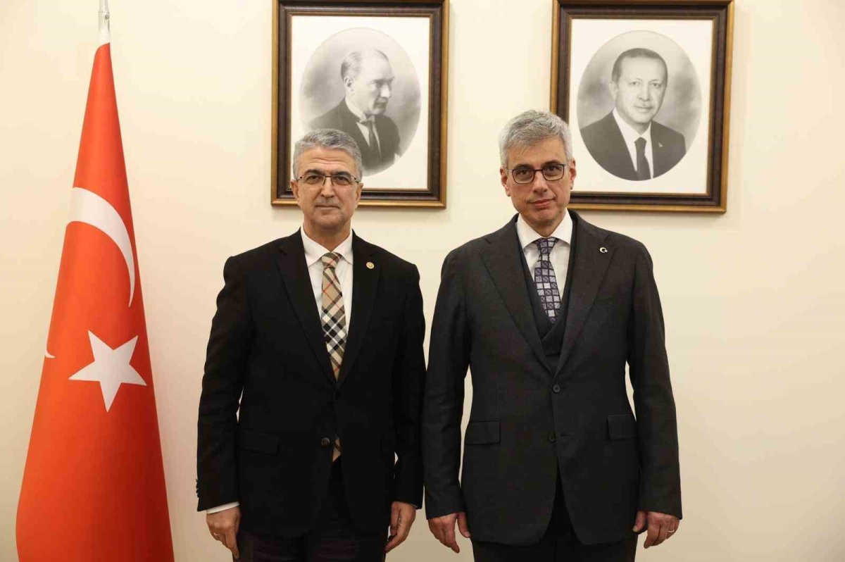 ER-VAK’tan MHP Erzurum Milletvekili Prof. Dr Kamil Aydın’a teşekkür
