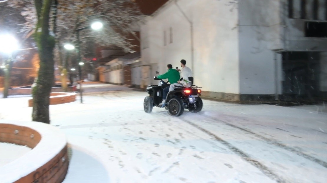 Karın keyfini ATV ile drift yaparak çıkardılar
