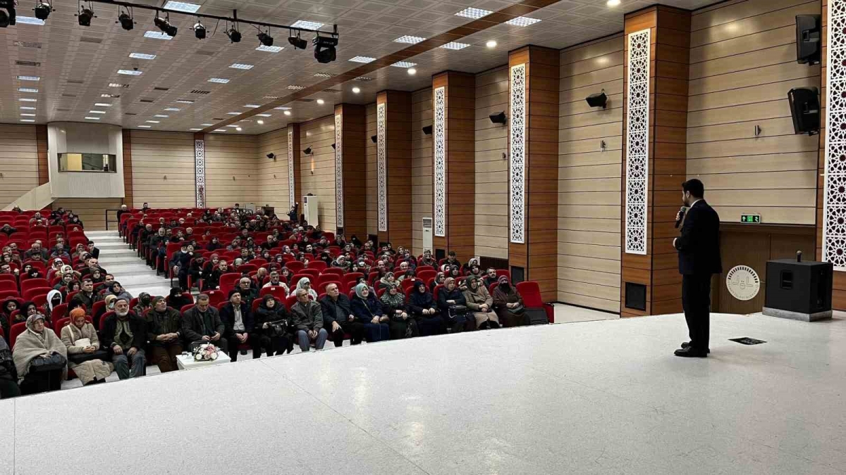 Umre yolcuları için seminer verildi
