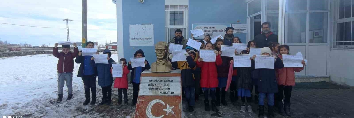 Akyaka’da köy okulunda karne sevinci
