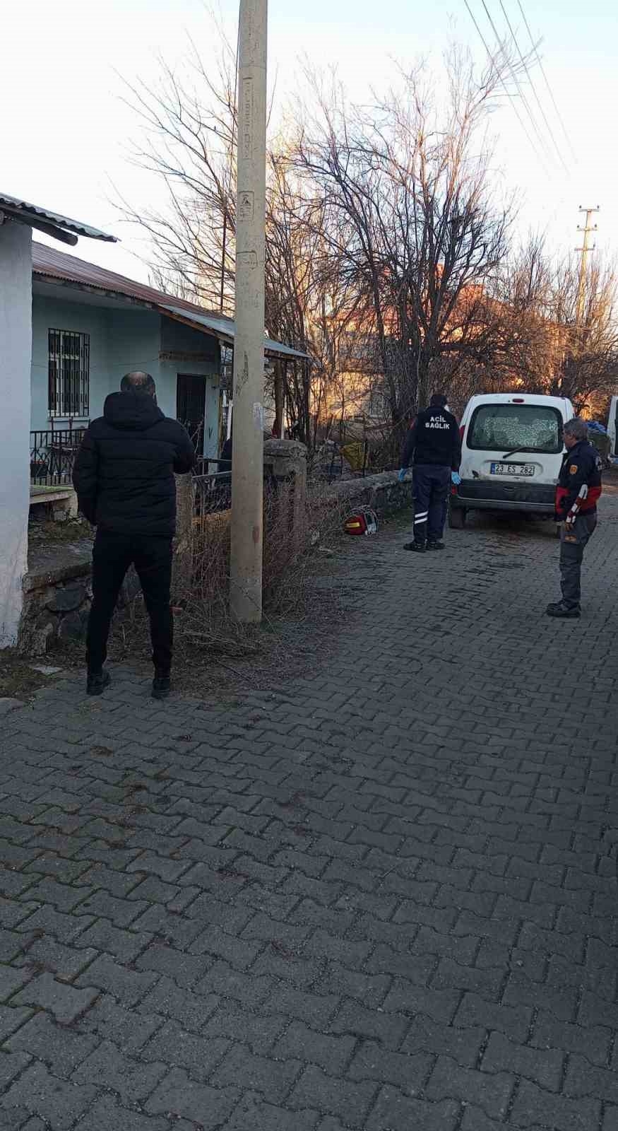 Mezar taşını hazırlayıp evinin bahçesinde intihar etti
