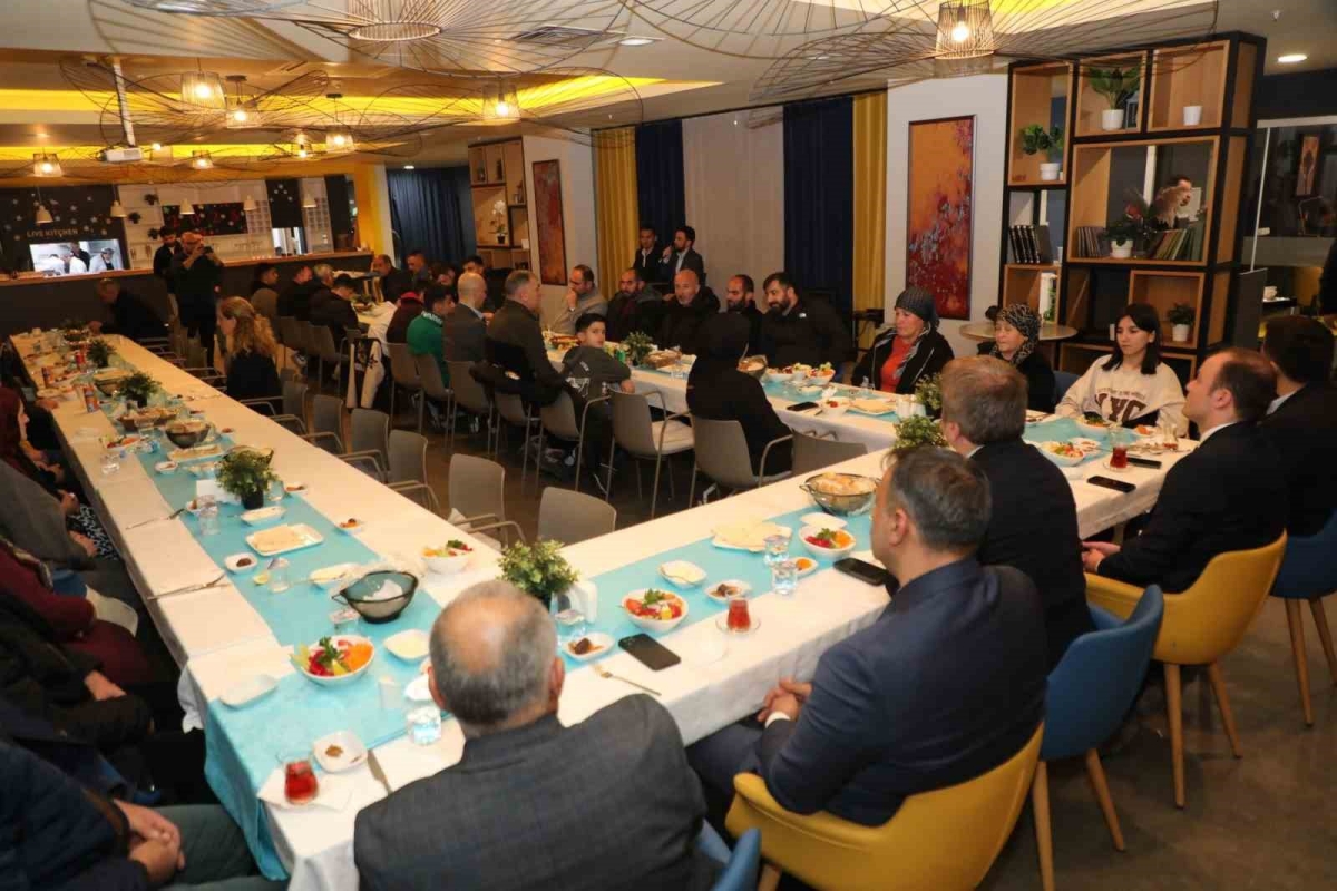 Vali Aydoğdu, maden kazasında hayatını kaybeden işçilerin aileleriyle bir araya geldi
