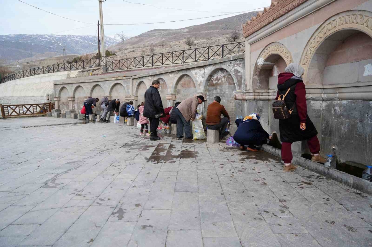 Erzincanlılar ’ekşisu’ ile iftar açıyor
