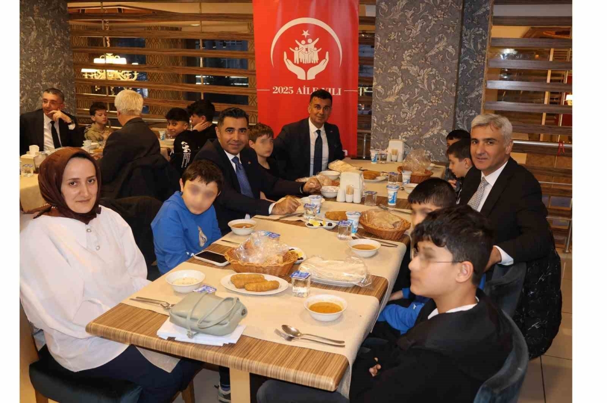 Devlet himayesindeki çocuklara anlamlı iftar
