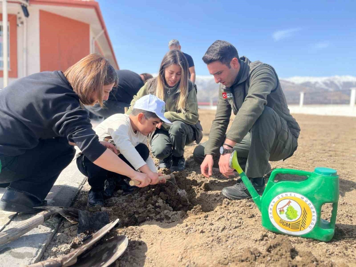 Erzincan’da fidan dikim etkinliği gerçekleştirildi
