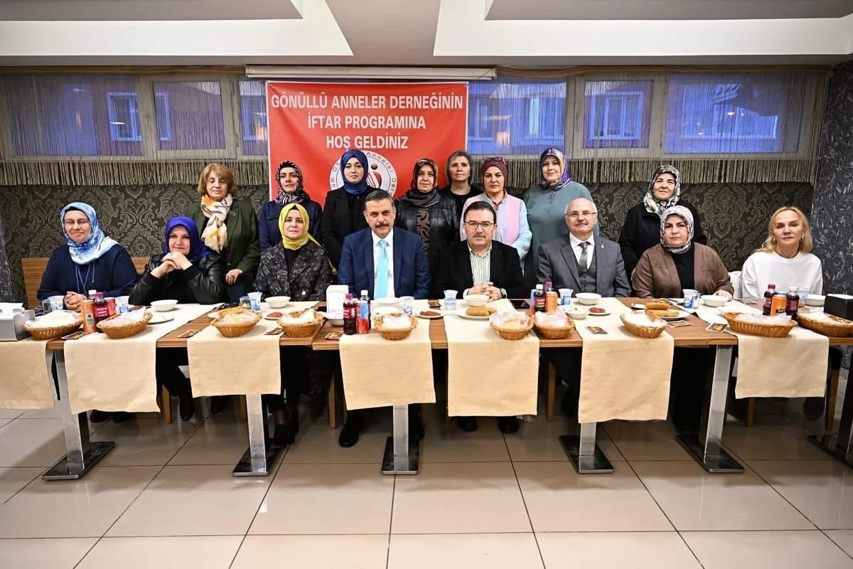 Vali Çiftçi, Gönüllü Anneler Derneği iftarına katıldı
