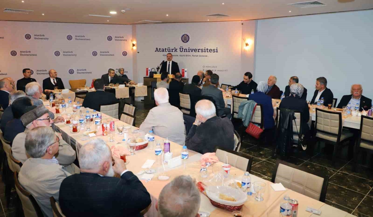 Rektör Hacımüftüoğlu, öğrenci odaklı çalışmalar yürüten STK temsilcileriyle iftarda buluştu
