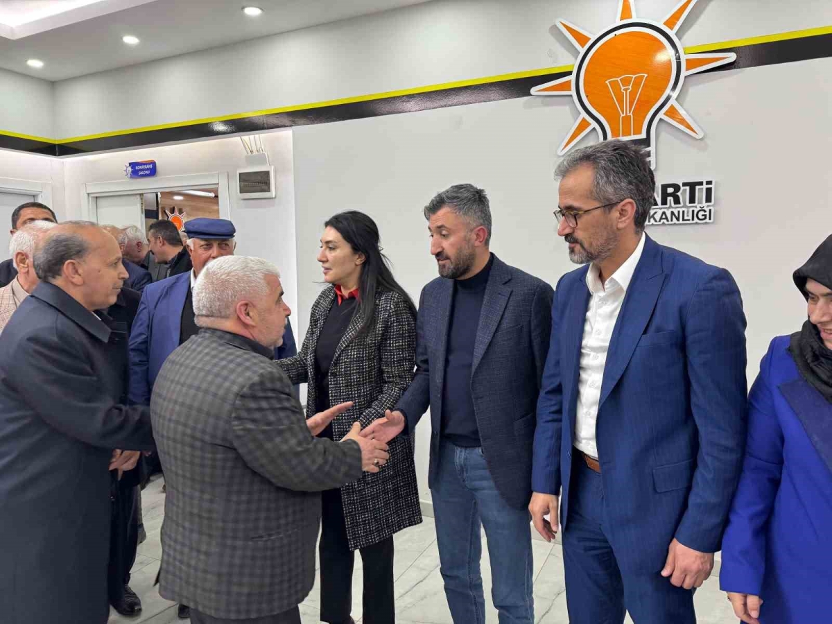 AK Parti Ağrı İl Başkanlığında bayramlaşma töreni düzenlendi
