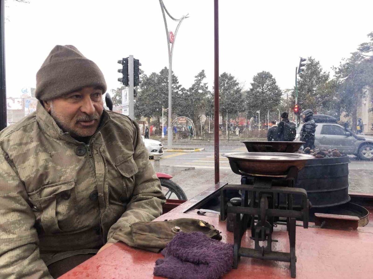 Erzincan’ın renkli simalarından kestaneci Öztürk, kazada öldü

