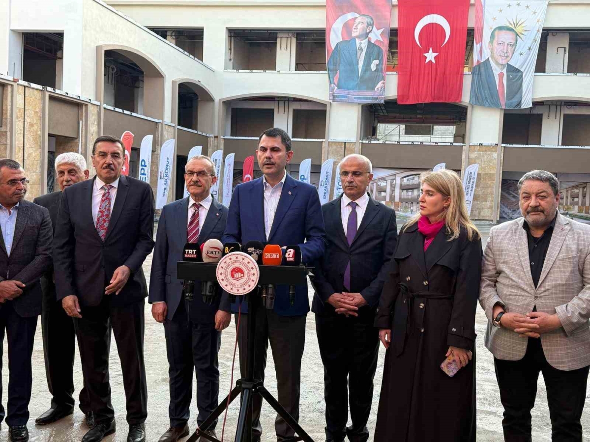 Bakan Kurum, Malatya’da Bakırcılar Çarşısı şantiyesini ziyaret etti: 