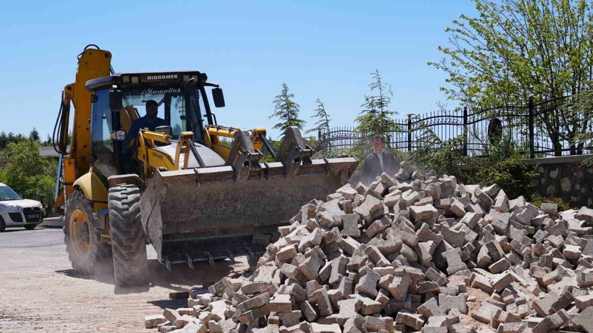 Elazığ’da bayram öncesi mezarlıklarda düzenleme
