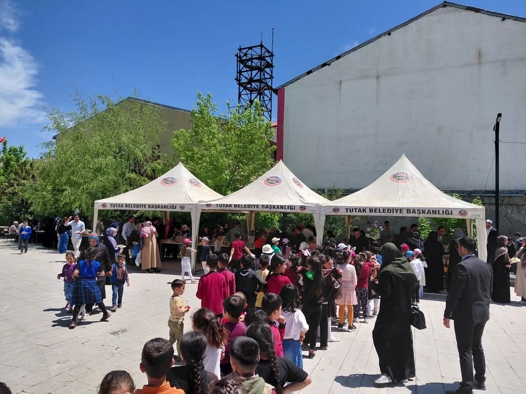 Tutak’ta Gazze için hayır çarşısı düzenlendi
