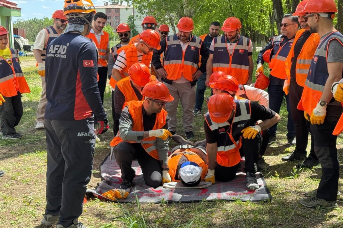 Umut Kervanı Ağrı Derneği Arama Kurtarma Ekibi, AFAD eğitimlerini başarıyla tamamladı
