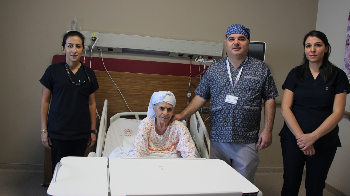70 yaşındaki hasta akım yönlendirici stent ile sağlığına kavuştu   