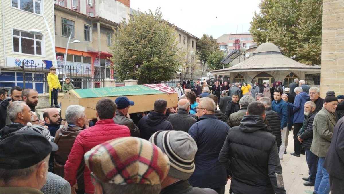 Elazığ'da öldürülen kadın Tekirdağ'da defnedildi  
