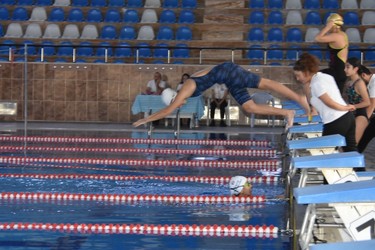 Elazığ’da yüzme yarışmaları sona erdi  